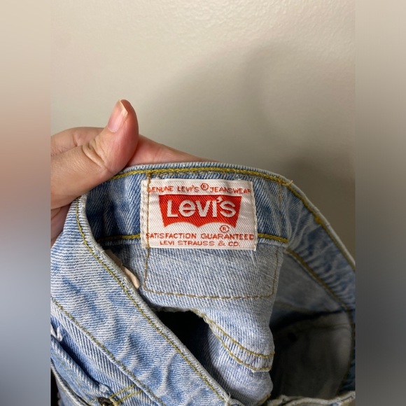 Vintage 90’s Levi’s Cut Off Frayed Denim Shorts - Picture 4 of 5